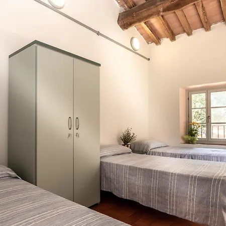 Podere Pietraporciana - Rifugio Escursionistico Auberge de jeunesse *